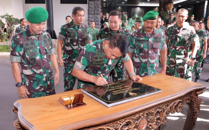 Kasad Jenderal TNI Dudung Abdurachman meresmikan gedung Siber di Jakarta 