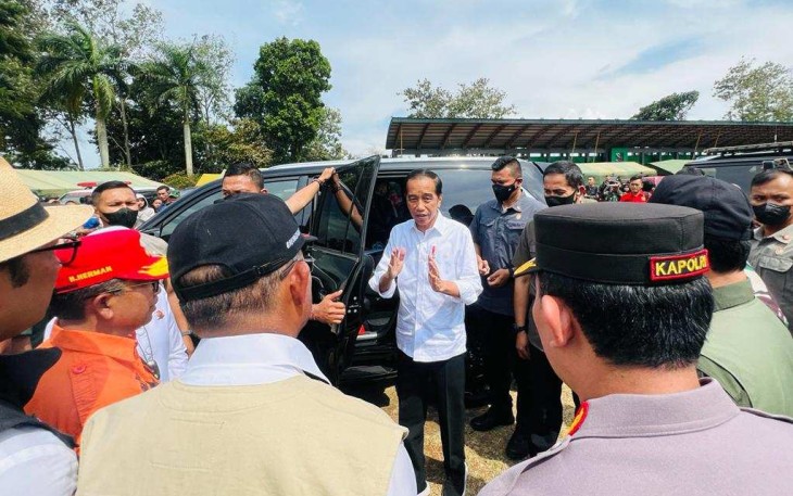 Presiden Joko Widodo menyampaikan intruksi jajaran terkait dalam penanganan gempa Cianjur 