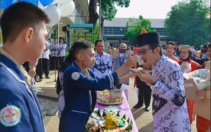 Syukuran Hari Guru Nasional di SMAN 3 Medan