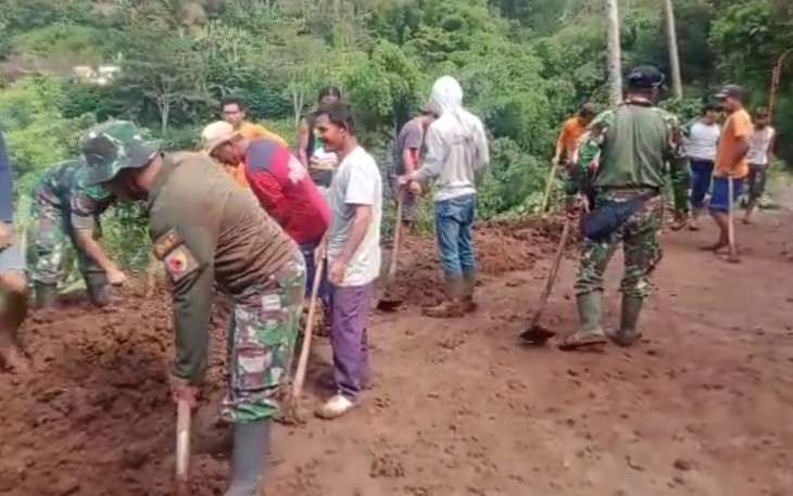 Kerja bakti bersama warga binaan