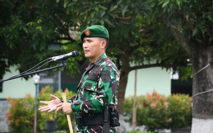 Dandim 0802/Ponorogo Letkol Inf Hirta Juni Adriansyah saat memberikan pengarahan 