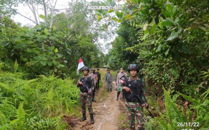 Patroli gabungan Satgas Yonif 645/Gty