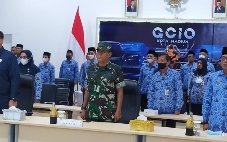 Kasdim 0803/Madiun saat upacara HUT Korpri secara virtual 