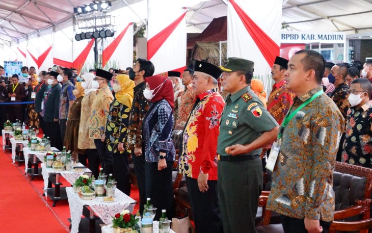Dandim 0803/Madiun Letkol Inf Meina Helmi saat menghadiri pembukaan Festival Inovasi Desa Jatim, di alun alun Caruban Kota Madiun, Rabu (7/12)