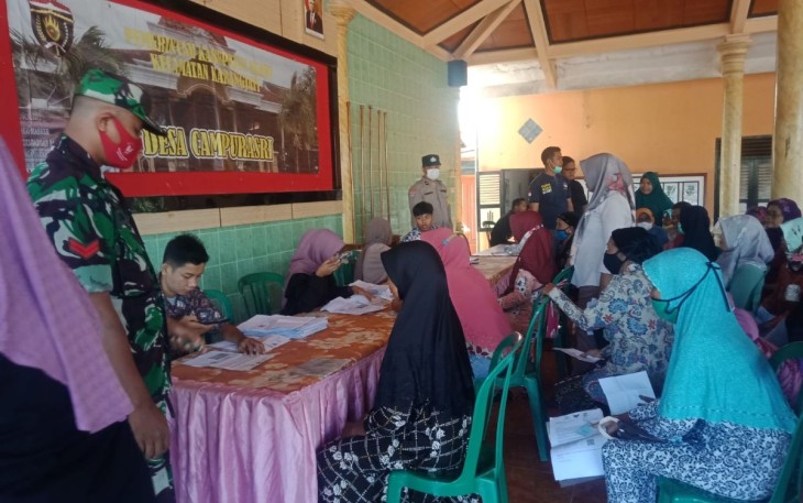 Penyaluran Bantuan PKH) Plus di desa binaan