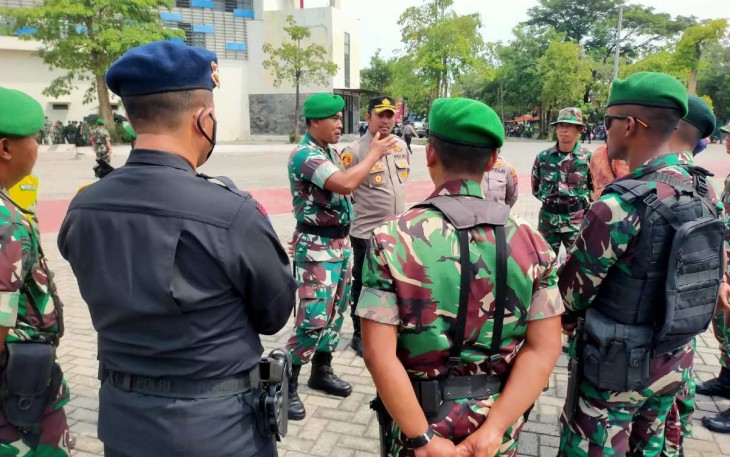 Dandim 0805/Ngawi Letkol Inf Adi Wirawan saat memberikan pengarahan 