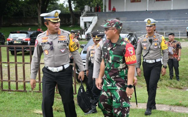 Dandim 0802/Ponorogo Letkol Inf Hirta Juni Adriansyah saat mendampingi Irwasda Polda Jatim Kombes Mohamad Aris
