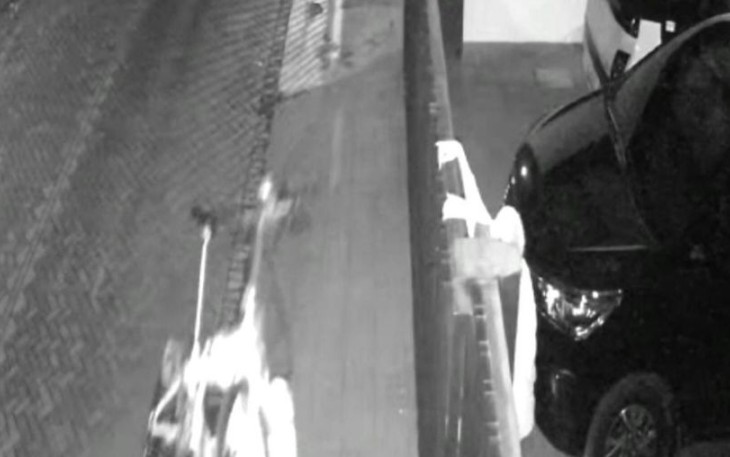 Aksi pelaku pencurian terekam CCTV