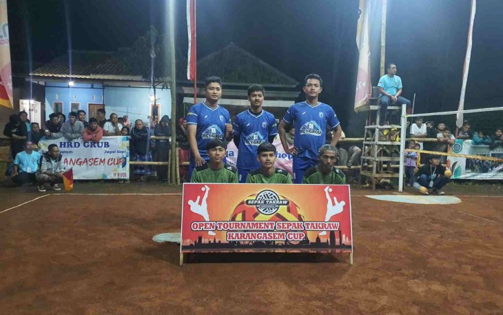 Tim sepak takraw MCY 1 kostum biru, saat foto bersama ARKIMO 2