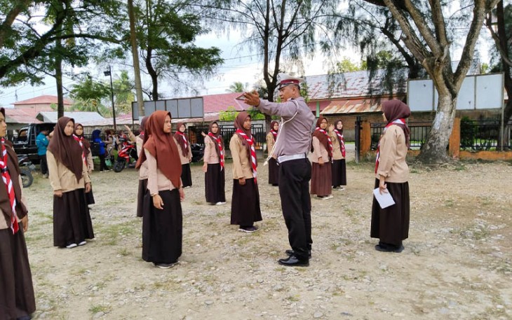 Satlantas Polres Aceh Timur saat Lakukan Pelatihan Patroli Keamanan Sekolah pada Pelajar