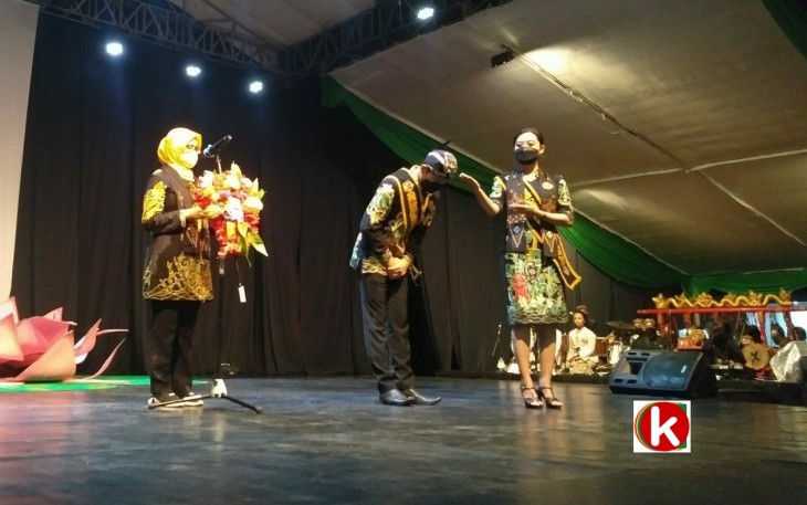 Bupati Blitar Rini Syarifah Menegaskan Udheng Cakra Palah Nantinya Akan Menguatkan Identitas Kesenian Khas Kabupaten Blitar (foto : Faisal NR / Klikwarta.com)
