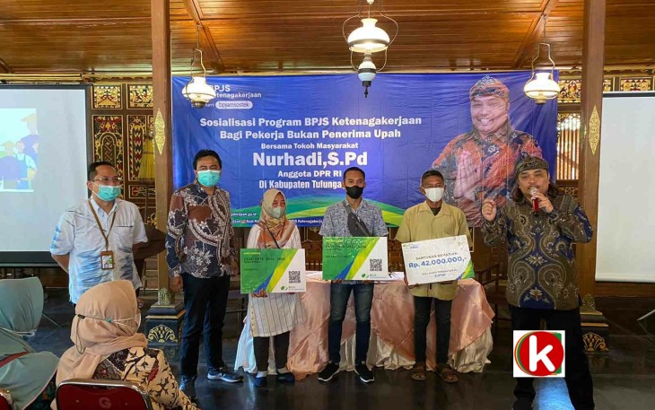 BPJS Ketenagakerjaan Tulungagung Bareng Anggota Komisi IX DPR RI Nurhadi Sosialisasikan Program BPJS Ketenagakerjaan (foto : Klikwarta.com)