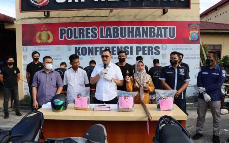 Kapolres Labuhanbatu, AKBP Anhar Arlia Rangkuti saat konferensi pers, Rabu (24/8/2022).