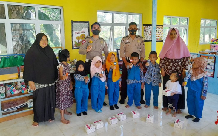 Satlantas Polres Lingga foto bersama usai Berikan Edukasi Keselamatan Berlalu Lintas Terhadap Anak Usia Dini