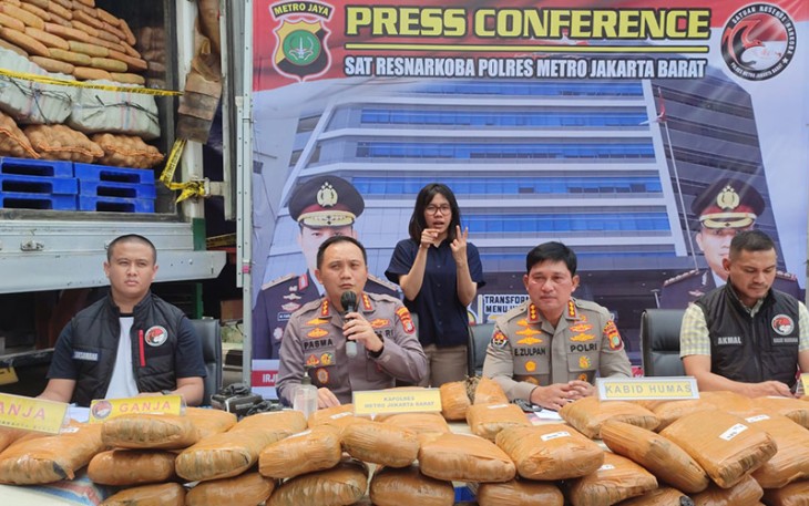 Kapolres Metro Jakarta Barat Kombes Pol Pasma Royce saat konferensi pers, Jumat (16/9/2022).