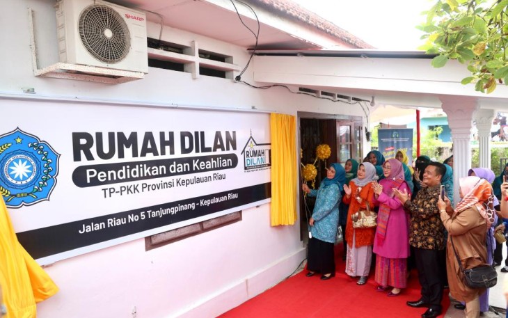 Dewi Ansar saat Resmikan Rumah DILAN Guna Tingkatan Pengetahuan dan Keahlian Perempuan di Kepri