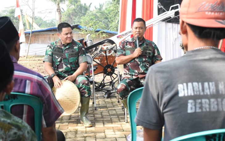 Pangdam Jaya saat Tinjau Perkembangan Food Estate di Desa Serdang Wetan Kec. Legok Kab. Tangerang, Jumat (02/09/2022).