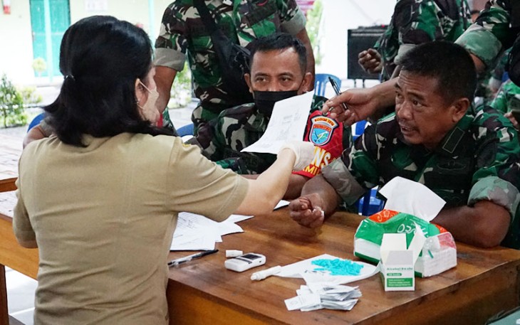 Pemeriksaan kesehatan deteksi dini penyakit tidak menular (PTM) bertempat di Aula Makodim, Jalan Ahmad Yani Nomor 80 Kelurahan Pahandut, Kota Palangka Raya, Selasa 20 September 2022. 