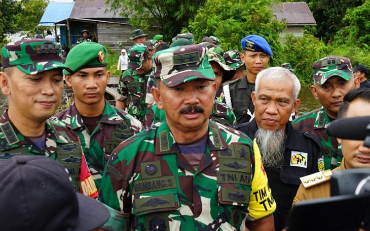 Tim Wasev Mabesad didampingi Dandim saat Tinjau Progres TMMD di Petuk Katimpun 