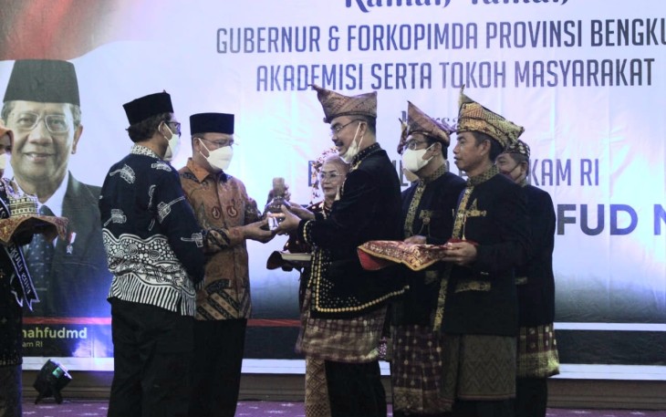 Gubernur Terima Tanah dan Air untuk Disatukan di IKN Nusantara