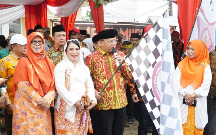Gubernur Rohidin saat Lepas Pawai Besurek HUT RI ke-77