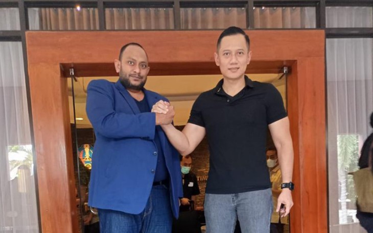 Sekretaris Partai Demokrat Jatim Mohamad Reno Zulkarnaen saat bersama AHY