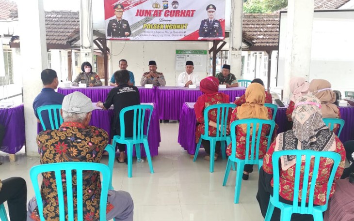 Polsek Ngunut Gelar Jumat Curhat