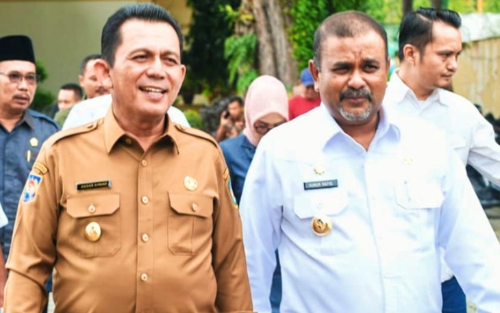 Gubernur Ansar Ahmad saat menuju lokasi penyerahan Bansos dan Bantuan Pertanian Kepada Masyarakat Karimun 