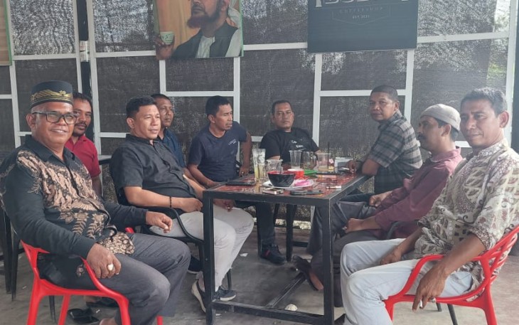 Keuchik dan Panglima Sagoe Madat saat Laporkan Dugaan Penyimpangan Dana SPP PNMP ke Kejari