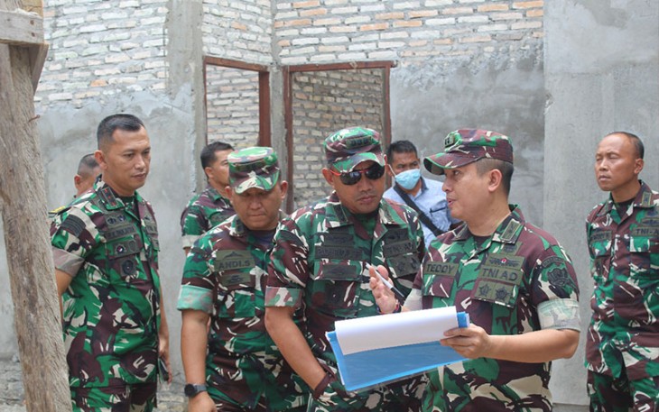 Dandim saat Dampingi Tim Srenaad Lakukan Peninjauan Lokasi Pembentukan Kodim Gunung Mas 