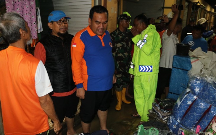  Bupati Blora Arief Rohman meninjau lokasi banjir di wilayah kecamatan Jepon kabupaten Blora.