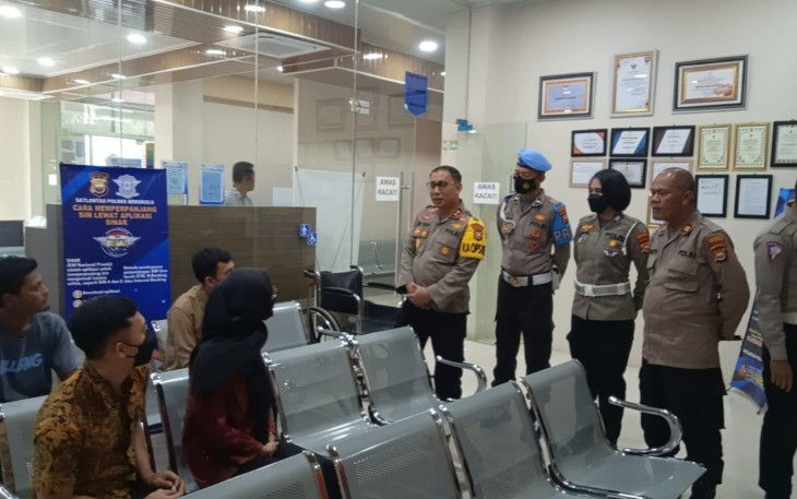 Kapolresta Bengkulu saat Cek Pelayanan Publik Anev Program Quick Wins Presisi