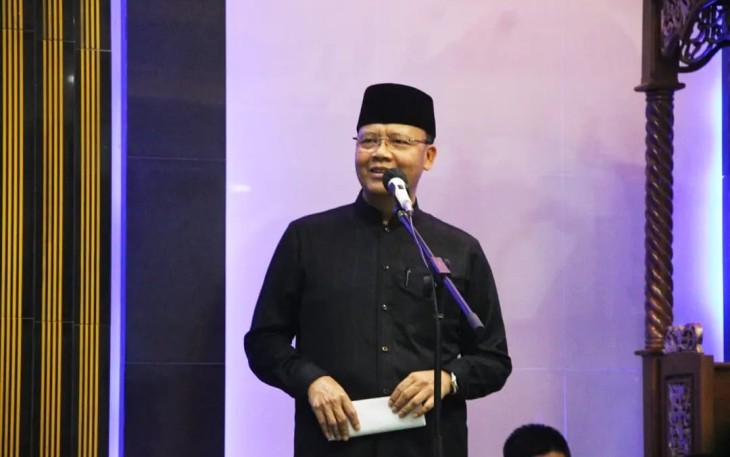 Gubernur Rohidin pada saat Safari Ramadhan 1443 Hijriyah, di Masjid Al Mukminun Kel. Surabaya Kec.Sungai Serut Kota Bengkulu, Selasa (26/04).