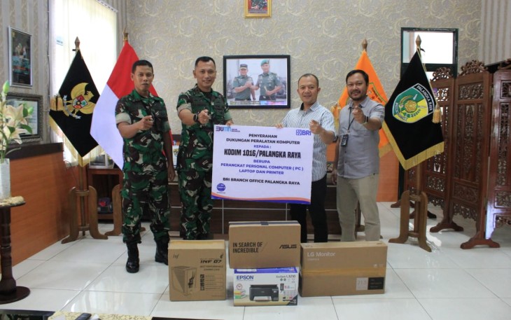 Kodim 1016 Palangka Raya saat Terima Seperangkat Komputer Dari Bank BRI 
