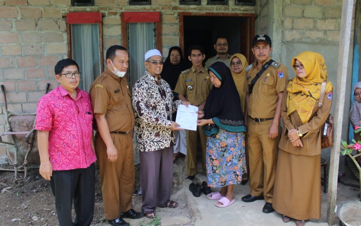 Suasana saat kunjungan tim di rumah Warga Kelurahan Tiakar, Kecamatan Payakumbuh Timur