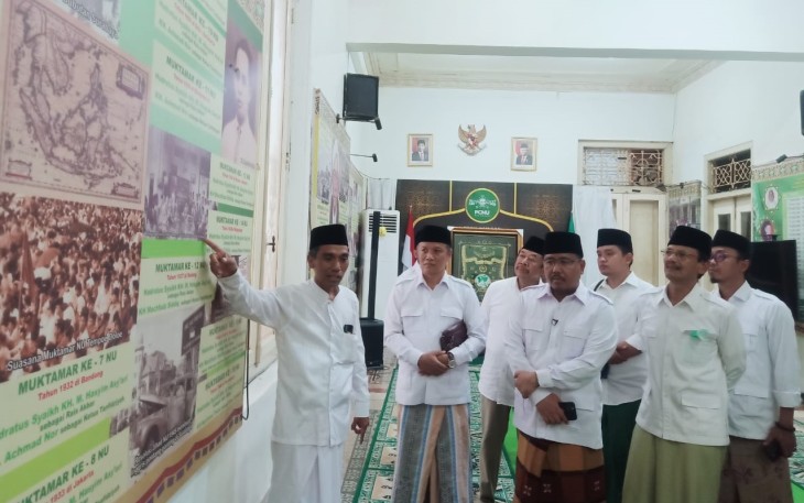 Ketua DPD Partai Gerindra Jatim H Anwar Sadad MAg memimpin langsung napak tilas jejak sejarah perjuangan Hadratus Syeikh KH M Hasyim Asy'ari didampingi jajaran pengurus DPD Partai Gerindra Jatim, pengurus DPC Partai Gerindra Surabaya dan sejumlah anggota DPRD Jatim maupun anggota DPRD Kota Surabaya asal Partai Gerindra pada Sabtu (22/10/2022) siang.