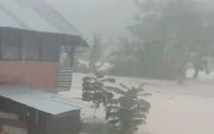 Potret salah satu rumah terendam banjir, Senin sore (17/10/2022).