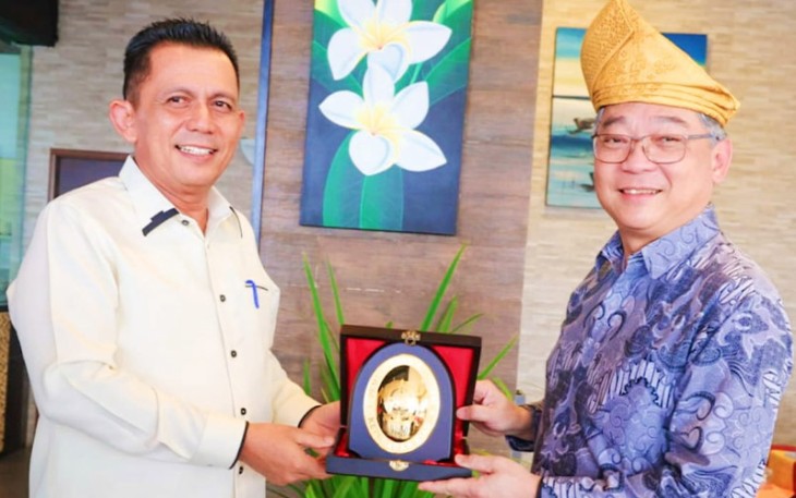 Gubernur Kepulauan Riau H. Ansar Ahmad saat beraudiensi dengan Minister Trade Industry (Menteri Perdagangan dan Industri) Singapura, Gan Kim Yong di Grand Lagoi Hotel, Bintan, Jum'at (14/10) kemarin.