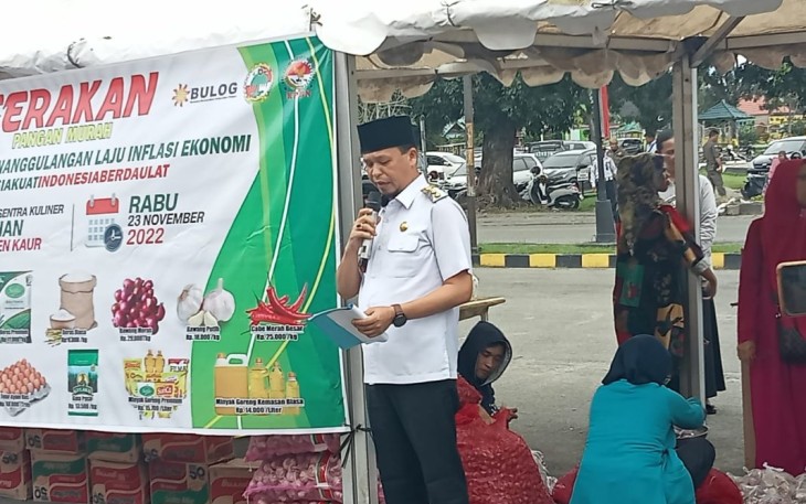 Pembukaan Pasar Murah di halaman Gedung Sentral Kuliner, Kecamatan Kaur Selatan, Kabupaten Kaur, Selasa (29/11/2022).