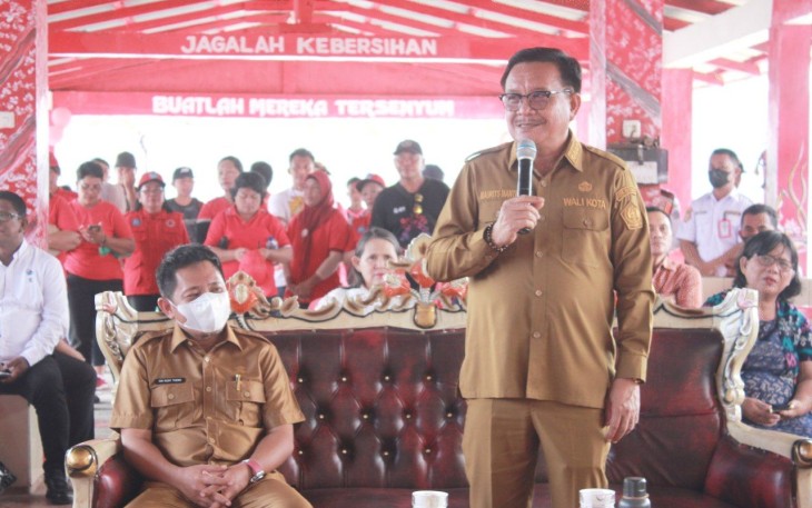 Wali Kota Bitung Maurits Mantiri saat memberikan sambutan pada peresmian dermaga Perjuangan