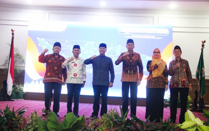 Gubernur Rohidin saat mengikuti Pembukaan Musrenbangnas Tahun 2022 via virtual meeting, di Gedung Daerah Balai Raya Semarak Bengkulu, Kamis (28/04).