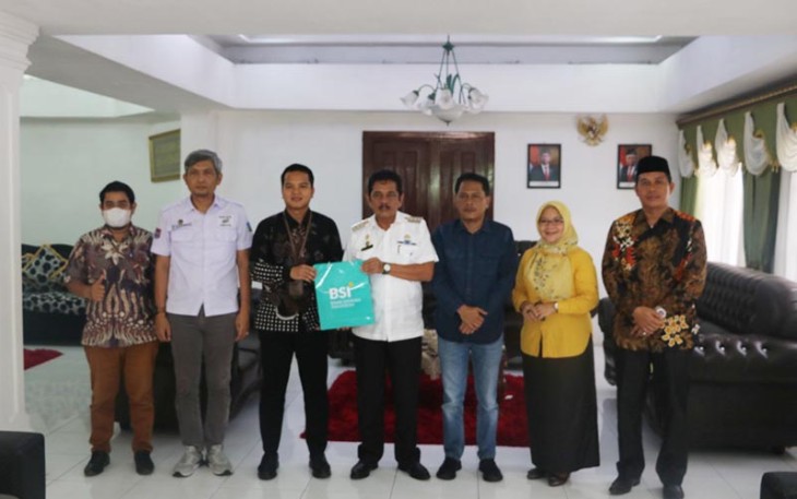 Pj Wali Kota saat menerima kunjungan audensi Ketua Pengadilan Agama Tebing Tinggi, Dr. Hj Devi Oktari bersama Bank Syariah Indonesia (BSI) Tebing Tinggi, Kakan Kemenag Kota Tebing Tinggi Muhammad David Saragih dan para OPD yang terkait, Rabu (19/10/2022) di Rumah Dinas Wali Kota.