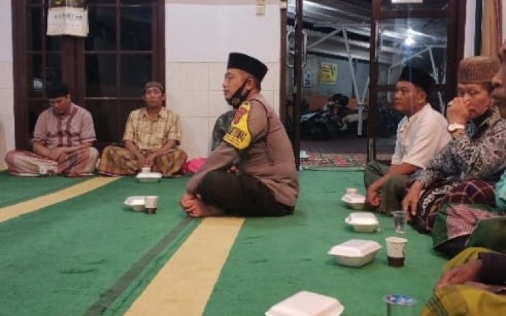 Aipda Woro saat Ajak Jamaah Jaga Kamtibmas