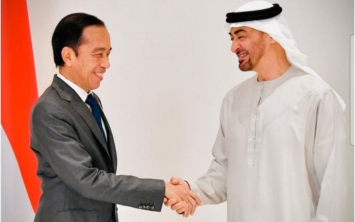 Presiden Jokowi saat Bertemu Presiden Persatuan Emirat Arab Sheikh Mohamed bin Zayed bin Sultan Al Nahyan di Istana Al Shatie, Abu Dhabi. Foto: twitter@Jokowi