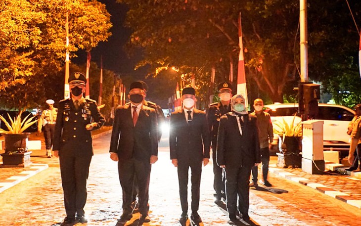Dandim 1016/Palangka Raya saat Hadiri Apel Kehormatan dan Renungan Suci (AKRS) HUT Kemerdekaan RI ke 77 Tahun 2022 
