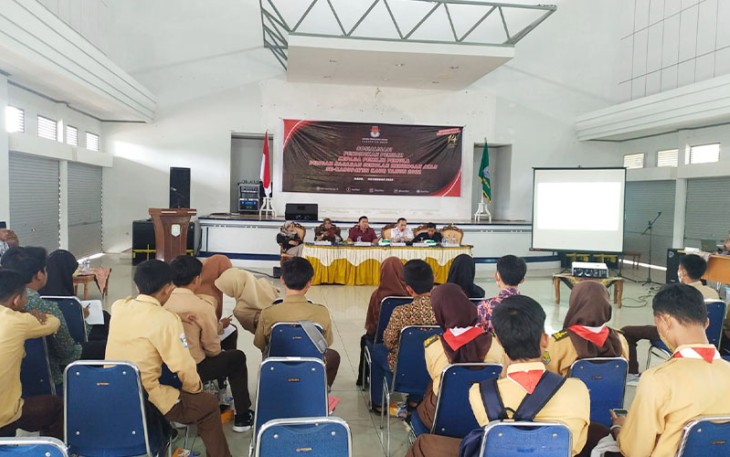 KPUD Kaur saat gelar Sosialisasi Pemilih Pemula di Gedung Serba Guna Padang Kempas, Rabu (23/11/2022).