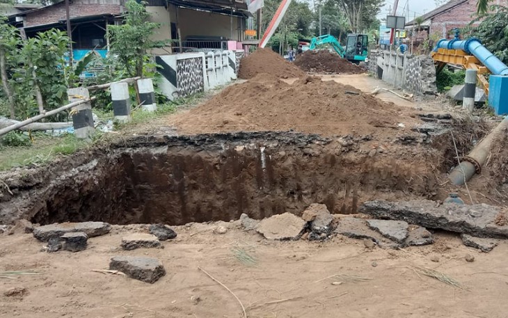 Pembongkaran Jembatan Mlaten Kepanjen