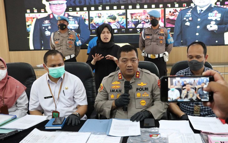Kapolres Bogor AKBP Dr. Iman Imanuddin S.H.,S.I.K., M.H saat konferensi pers