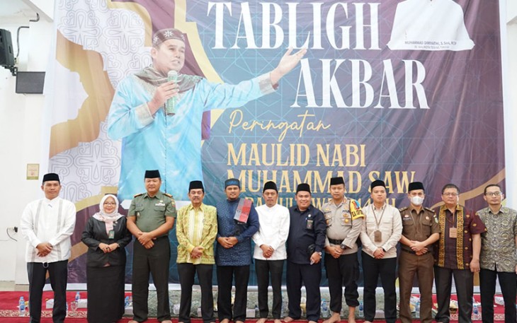 Tabliqh Akbar, dalam rangka memperingati Maulid Nabi Muhammad SAW, 1444 Hijriah, Rabu (12/10/2022) di Mesjid Agung Kota Tebing Tinggi.