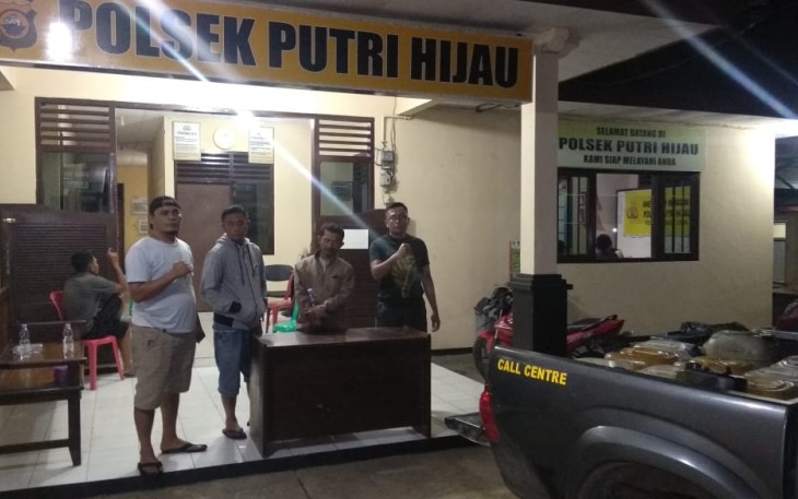 Polisi saat amankan 2 orang dan BBM Subsidi
